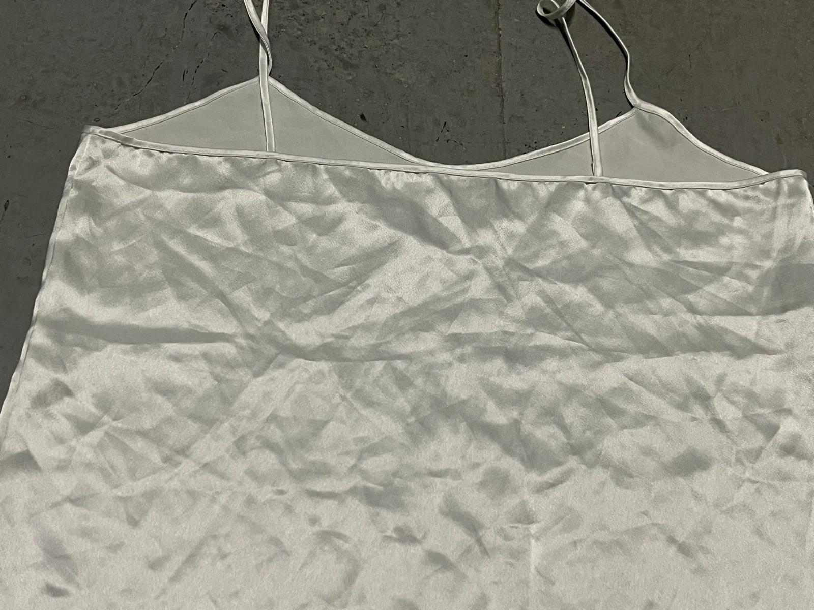 Top lencero satén blanco con tirantes  – photo 15